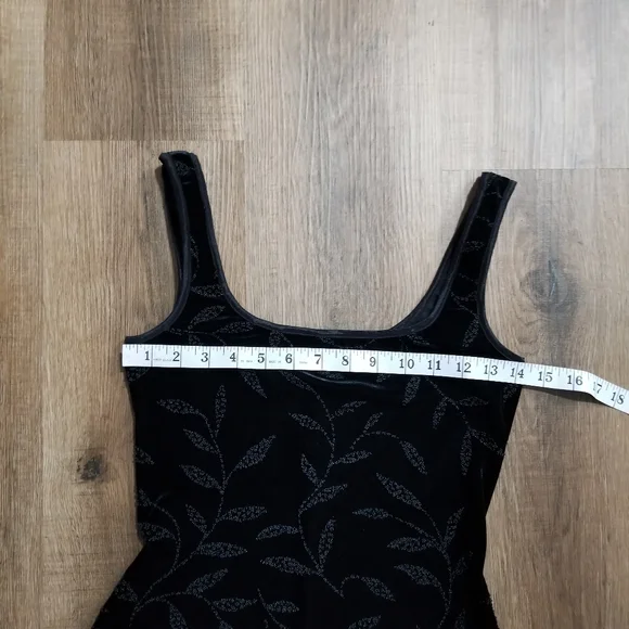 Sz S (fits 2-4 or a curvy 0) 90s Vintage Cache Black Velour Gown w/ Floral Beads - Picture 7 of 8